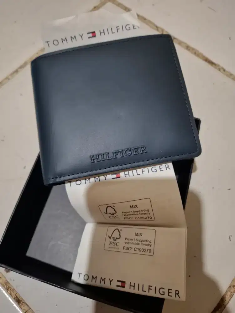 Dompet Tommy Hilfiger