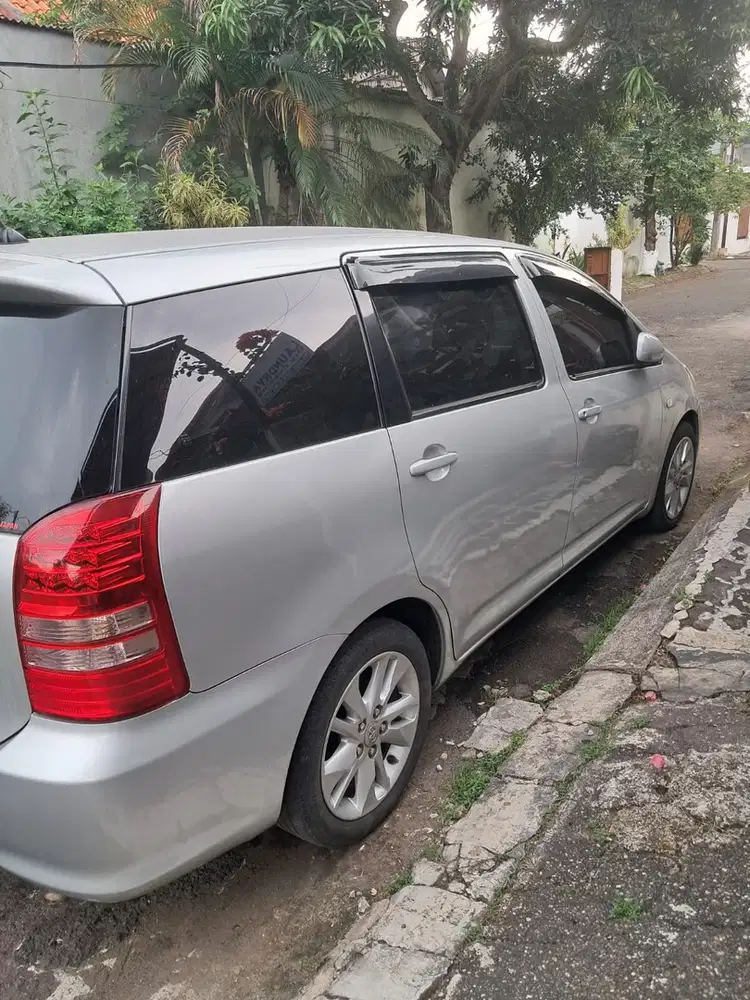 Toyota Wish 2004 Bensin