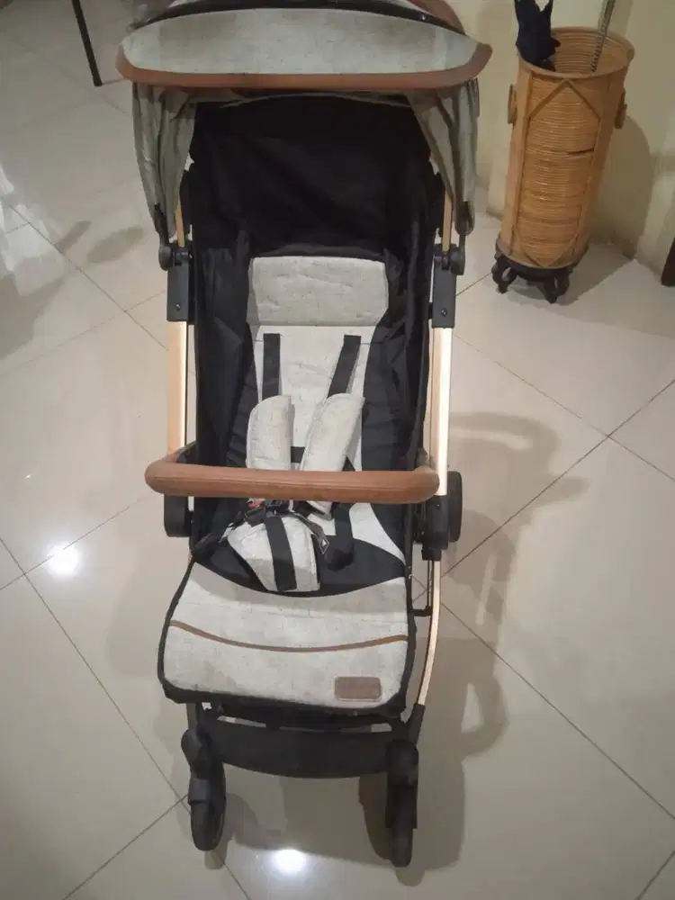 Stroller Babydoes Esmio Gold. (Second - Preloved)