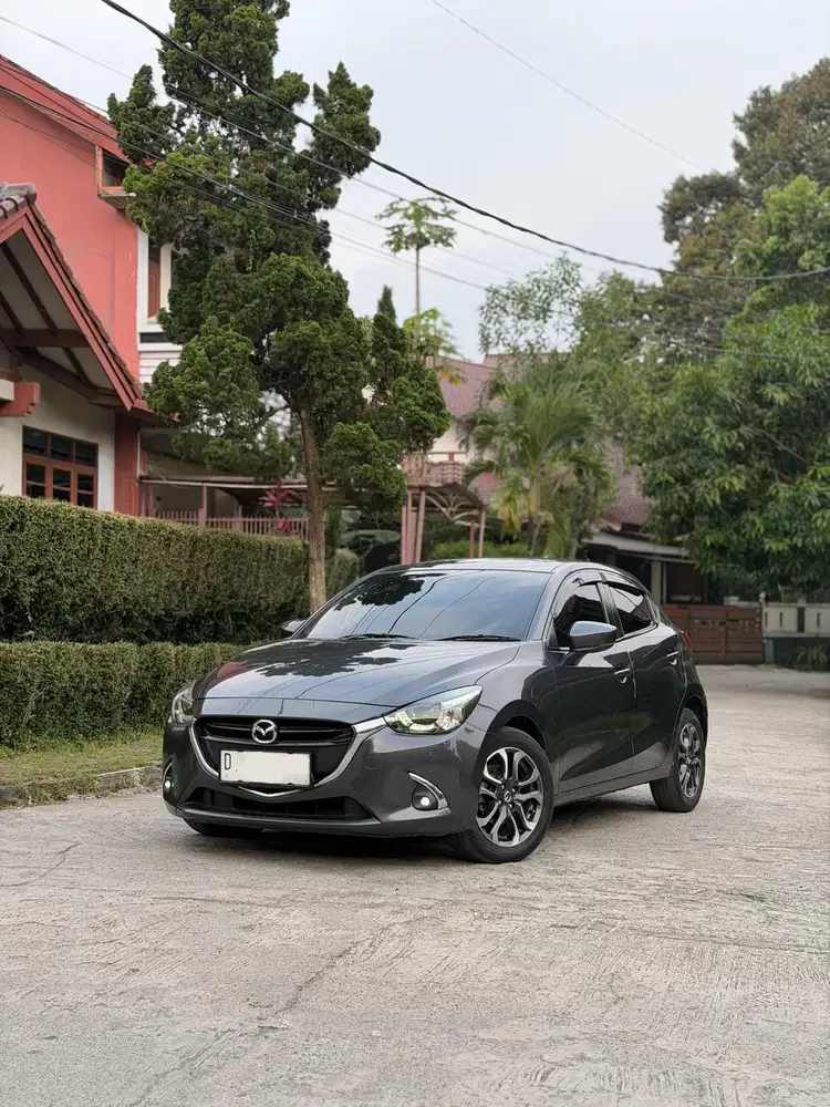 Mazda 2 2018 R AT skyaktive nik 2017 low km mulus terawat abu antik