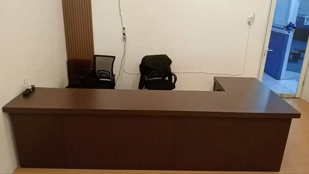 Meja Front Office Receptionist