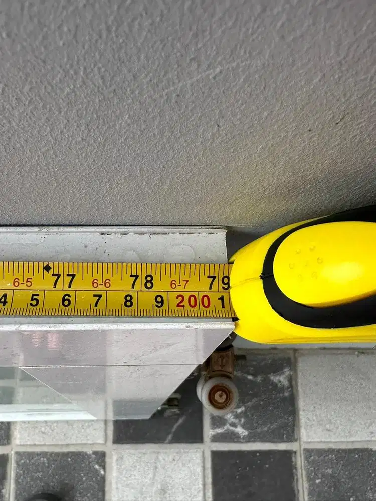 Pintu kaca geser almunium