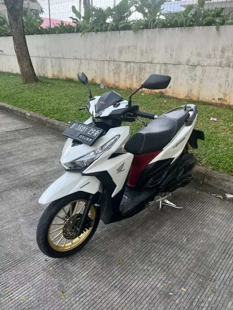 Vario 150 LED Old Putih Glossy