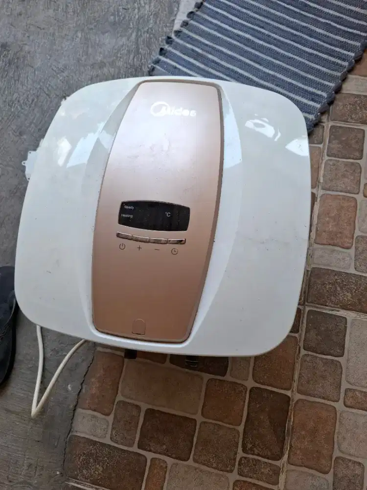 dijual water heater MIDEA