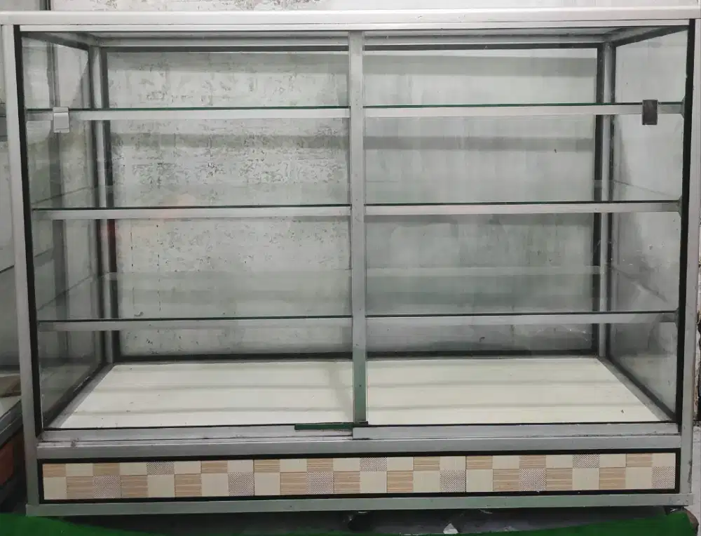 Etalase Kaca Panjang 1,25 m Tinggi 1 m Lebar 45 cm
