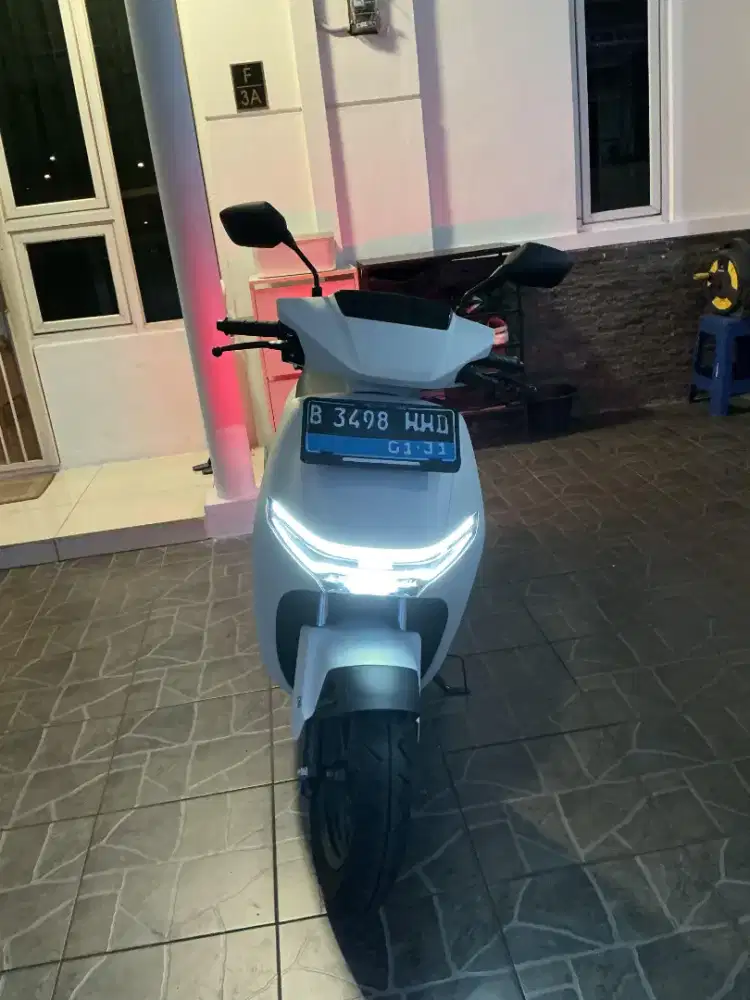 Di jual motor listrik honda CUV e masih baru jarang pakai