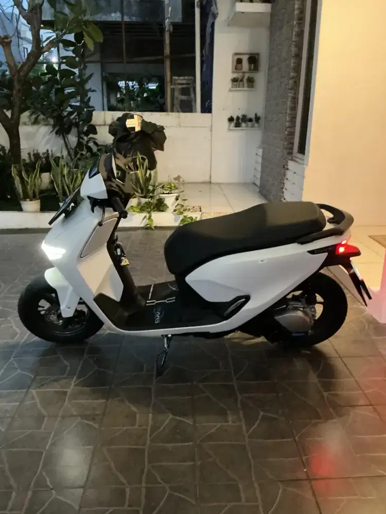 Di jual motor listrik honda CUV e masih baru jarang pakai