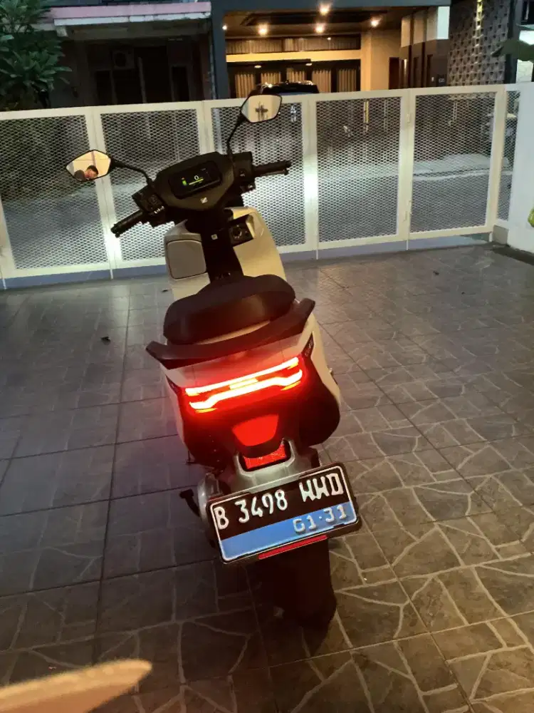 Di jual motor listrik honda CUV e masih baru jarang pakai