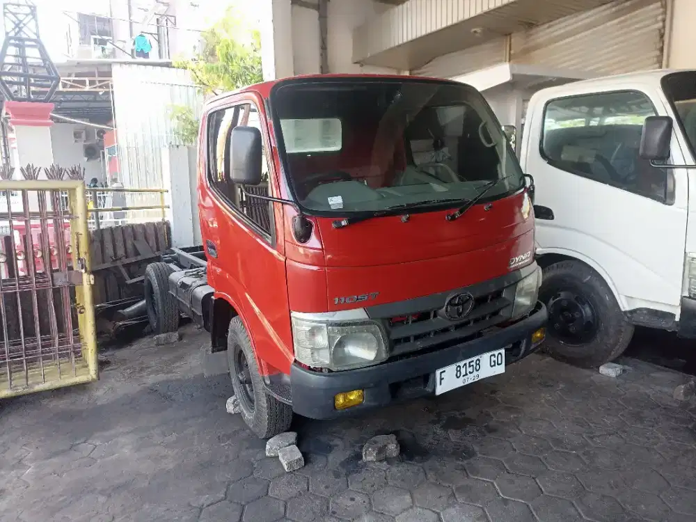Toyota Dyna 11OST tahun 2014 Surat Light truck Bak, Siap Pakai