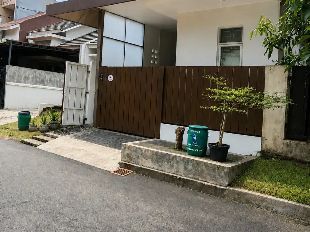 DIJUAL BUTUH DANA SEGERA – Rumah 2 Lantai Strategis Dekat Tol & Living World