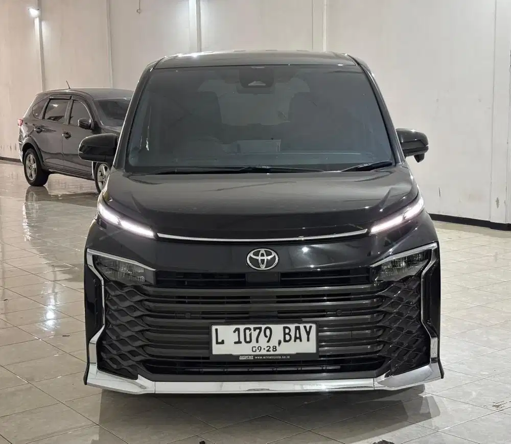 LOW KM 22rb - TOYOTA VOXY 2.0 TSS CVT 2023 MATIC, KREDIT DP MINIM GASS