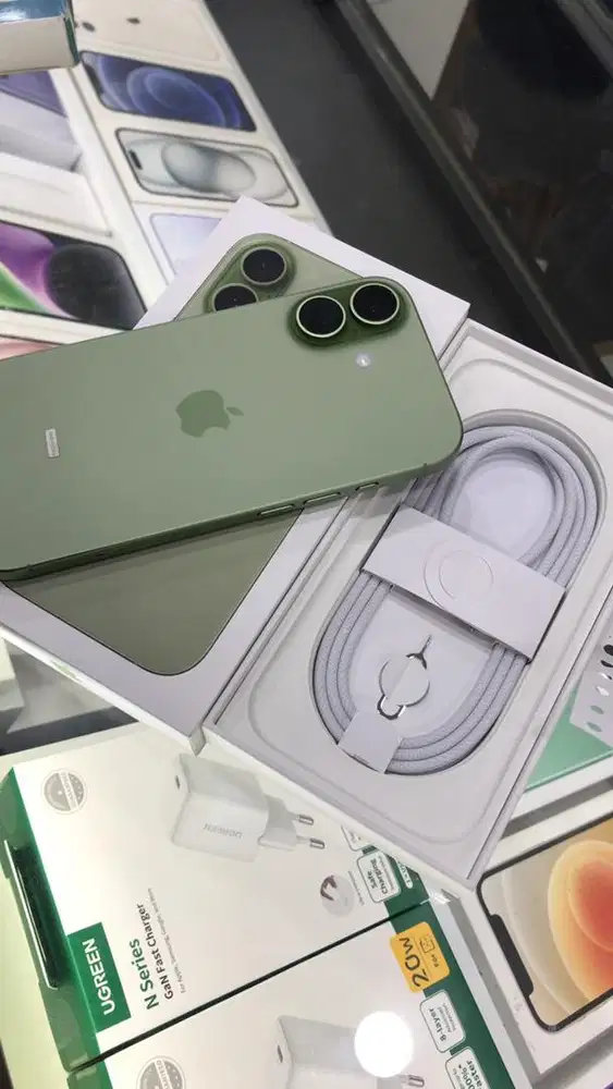 Iphone 17 open box sage like new sage