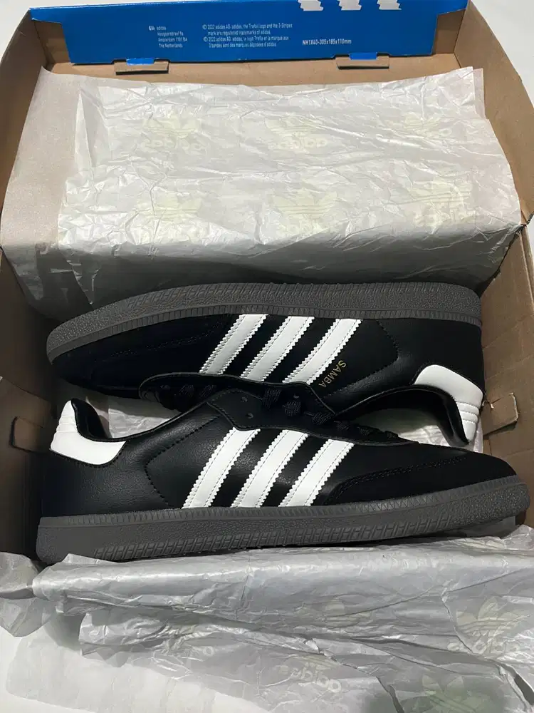 WTS!! Size 42 - Preloved Samba OG Black White