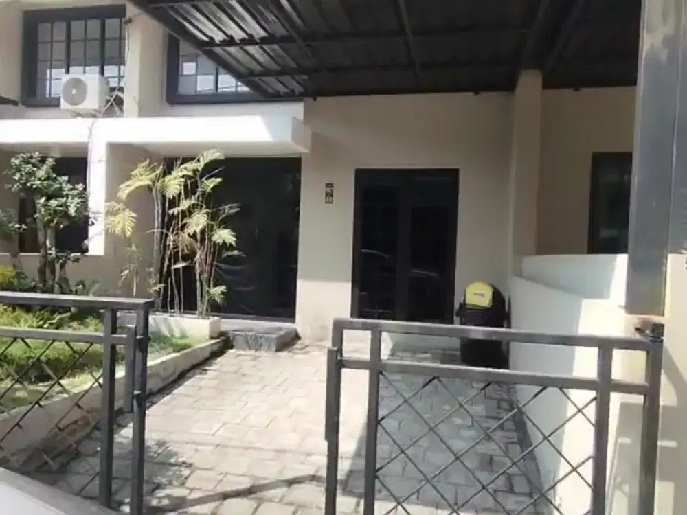 2081. Dijual Rumah De Naila Garden Driyorejo Gresik