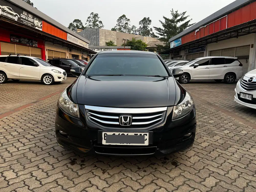 HONDA ACCORD VTIL AT 2011 DP10JUTA