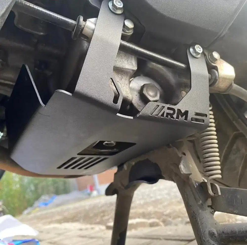 COVER MESIN PCX 160 / ADV 160 / VARIO 160