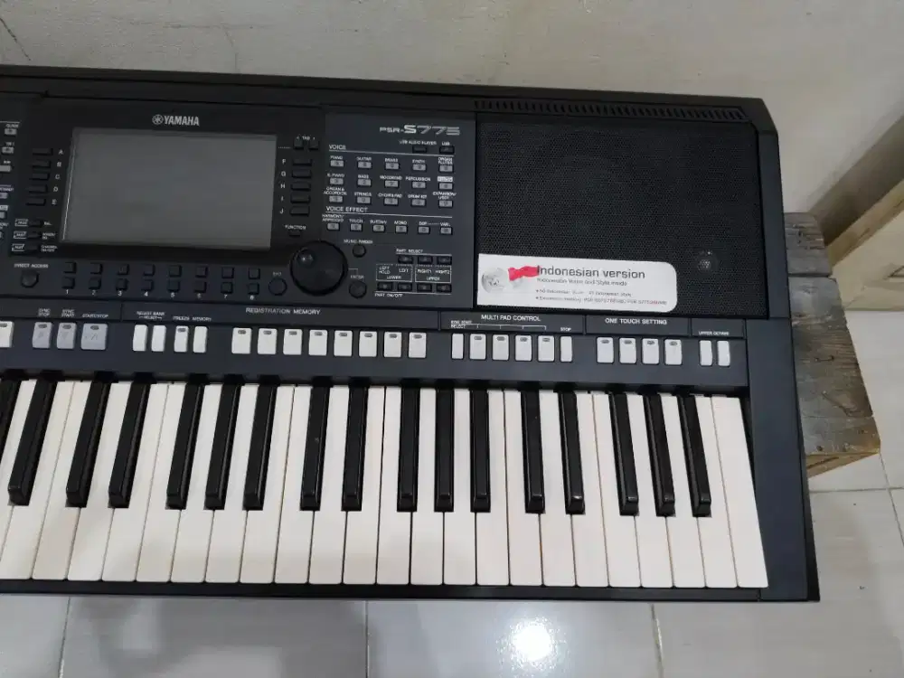 Keyboard yamaha psr s775