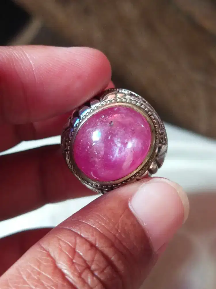 Cincin permata ruby