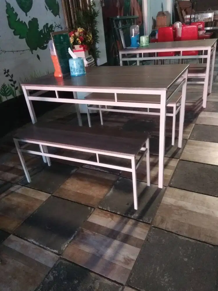 Set Meja makan dan bangku panjang Resto