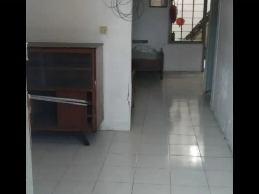 Rumah Gudang Ploso Timur Hadap Barat Listrik 13,200 watt PDAM, Sumur, Pompa Air