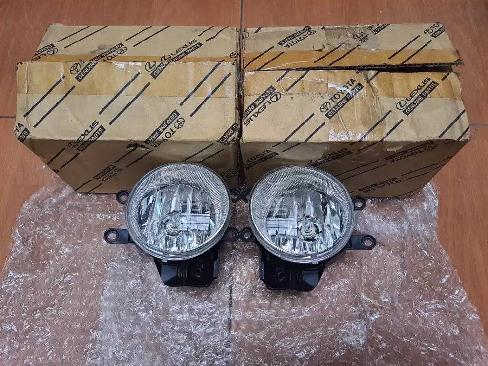 Foglamp Lexus Innova Fortuner Yaris Altis Fog Lamp Koito 81210-0D110