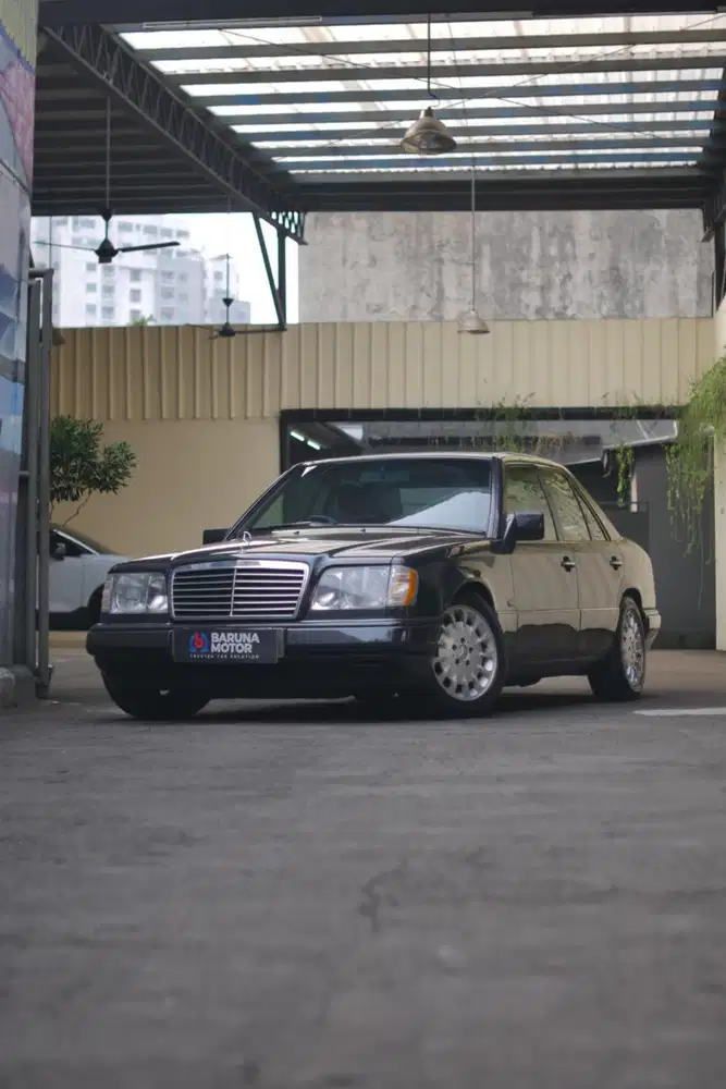 [ LOW KILOMETER ] MERCEDES BENZ E320 MT 1994