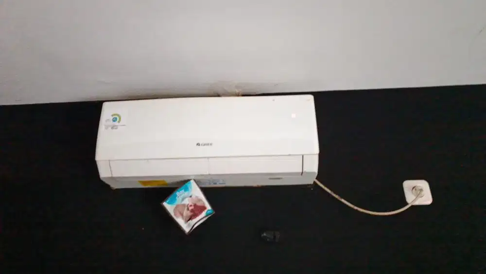 DIJUAL AC MEREK GREE 1PK