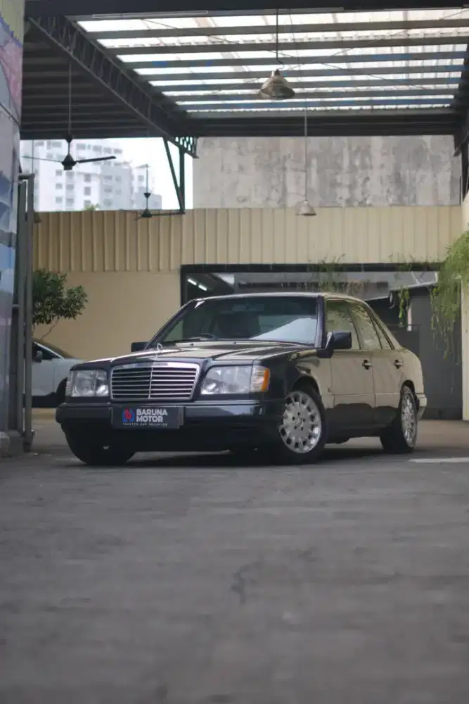 [ LOW KILOMETER ] MERCEDES BENZ E320 MT 1994