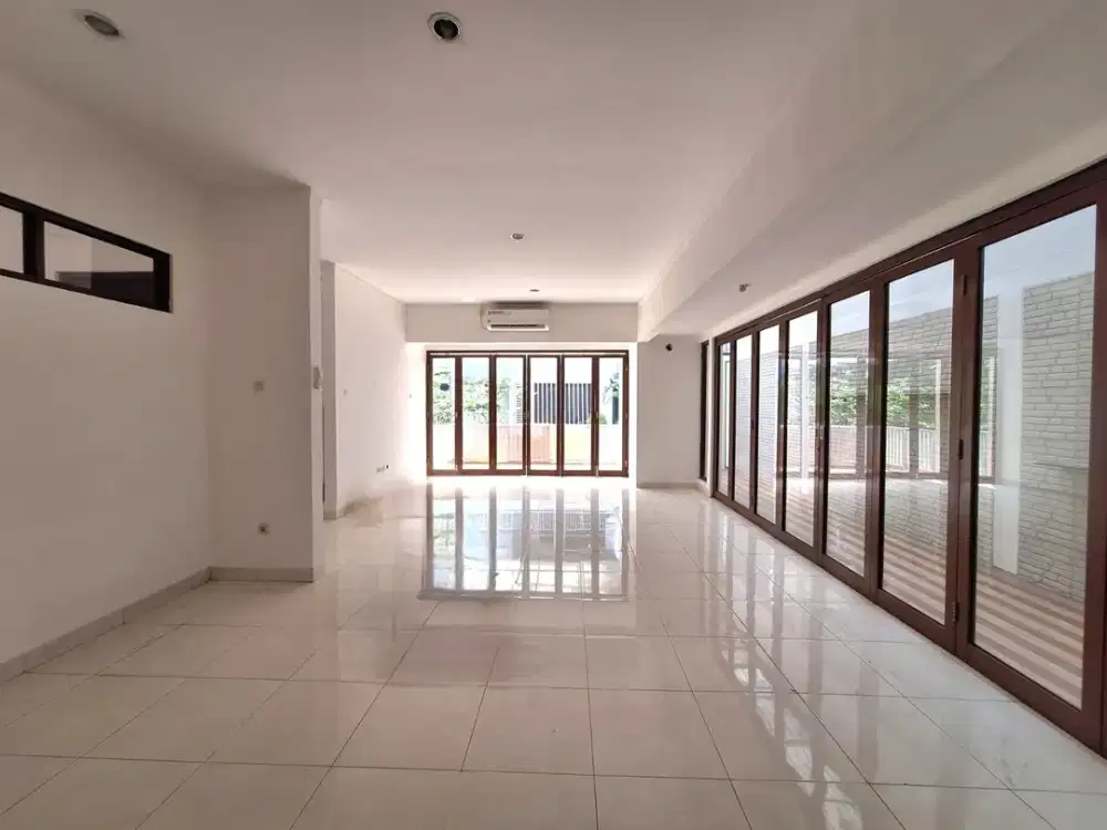 Dijual Rumah 2 Lantai Siap Huni Dalam Cluster Lokasi Strategis Dekat Fresh Market Bintaro di Discovery Bintaro Tangsel Dm-13096