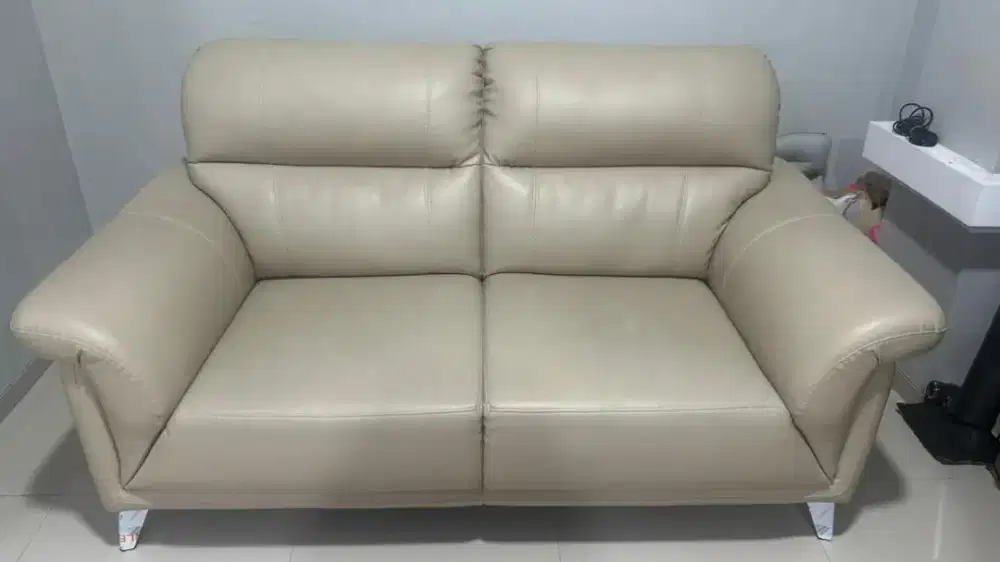 Sofa kulit chandra karya