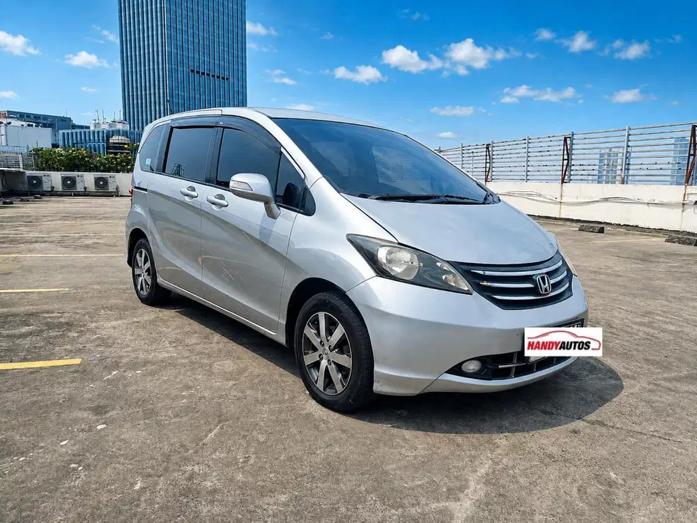 Honda Freed PSD Tahun 2011 Automatic Abu abu muda metalik