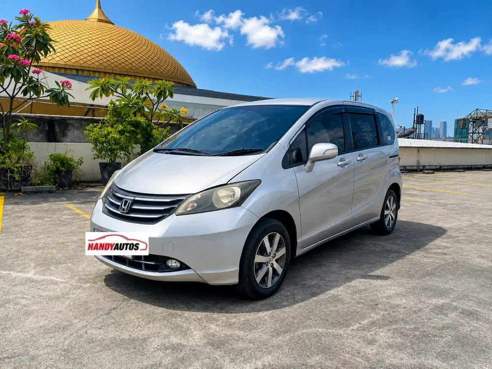 Honda Freed PSD Tahun 2011 Automatic Abu abu muda metalik