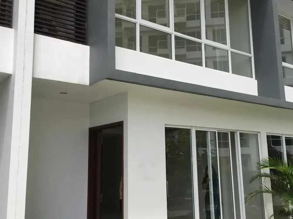 Town House Puri Mansion 2.5 Lantai Full Furnish Jakarta