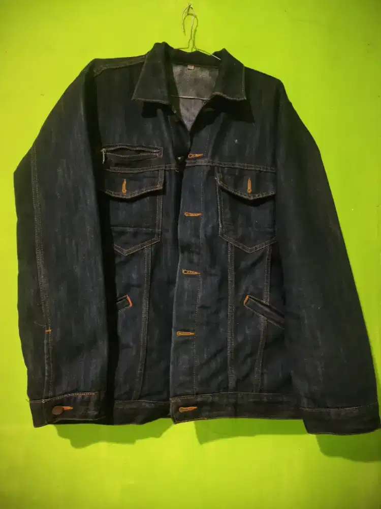 Misi mau jual jaket jeans Original bahan tebal kuat kondisi jrg pakai