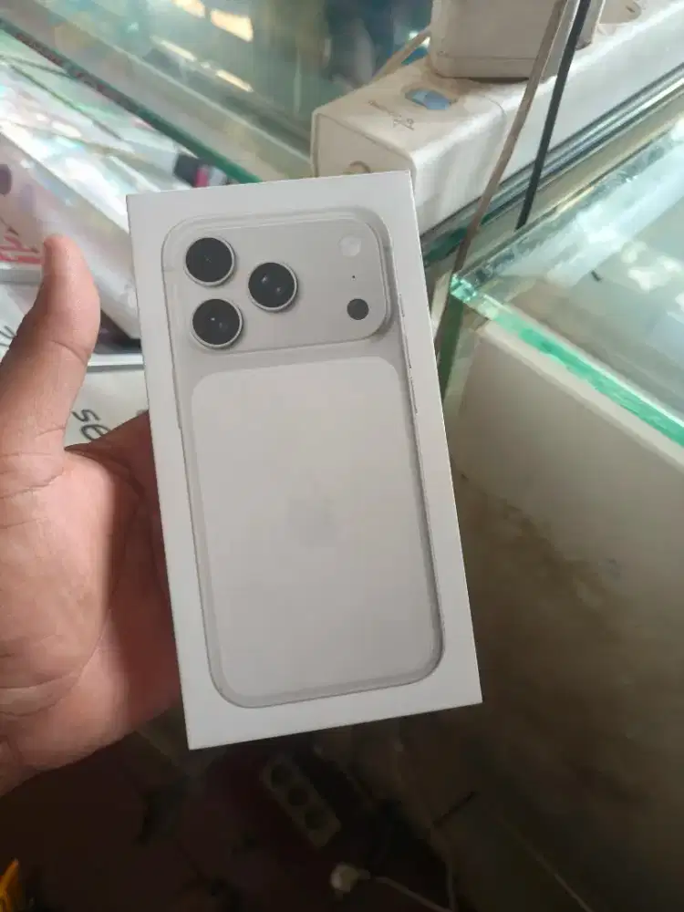 New iPhone 17 pro 256 garansi resmi 1 tahun ibox