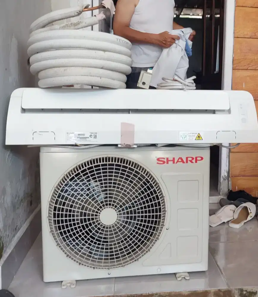 Dijual AC 1/2 PK merek Sharp