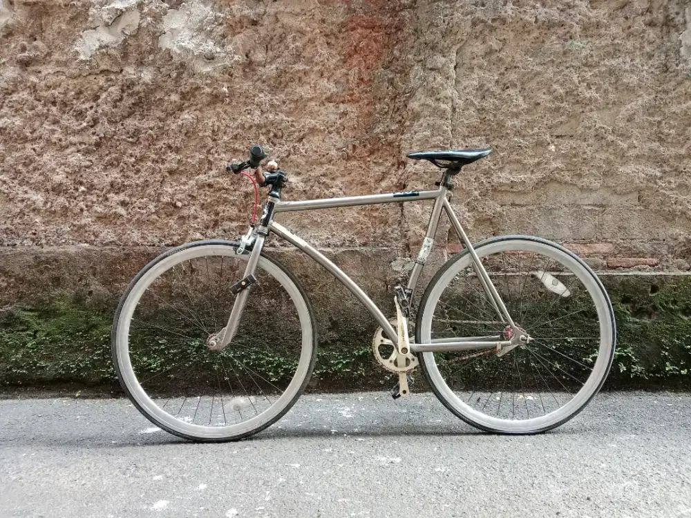 Sepeda fixie terpedo