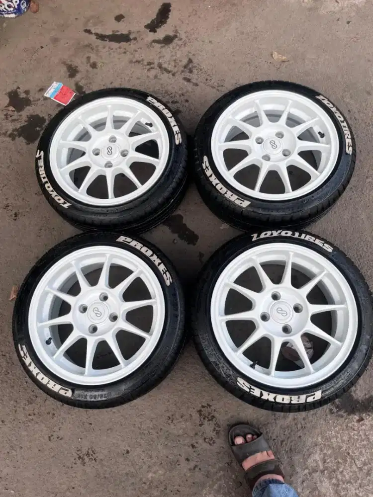 Enkei tarmac ring 15 lebar 6,5 pcd 4x100 ET 42 ban accelera 175/50 R15