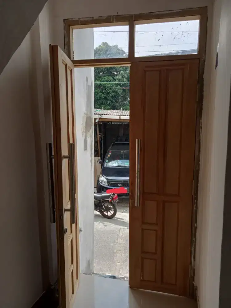 Disewa Rumah di Pinggir Jalan Murah 4 lantai - Depan Mall Mangga Dua