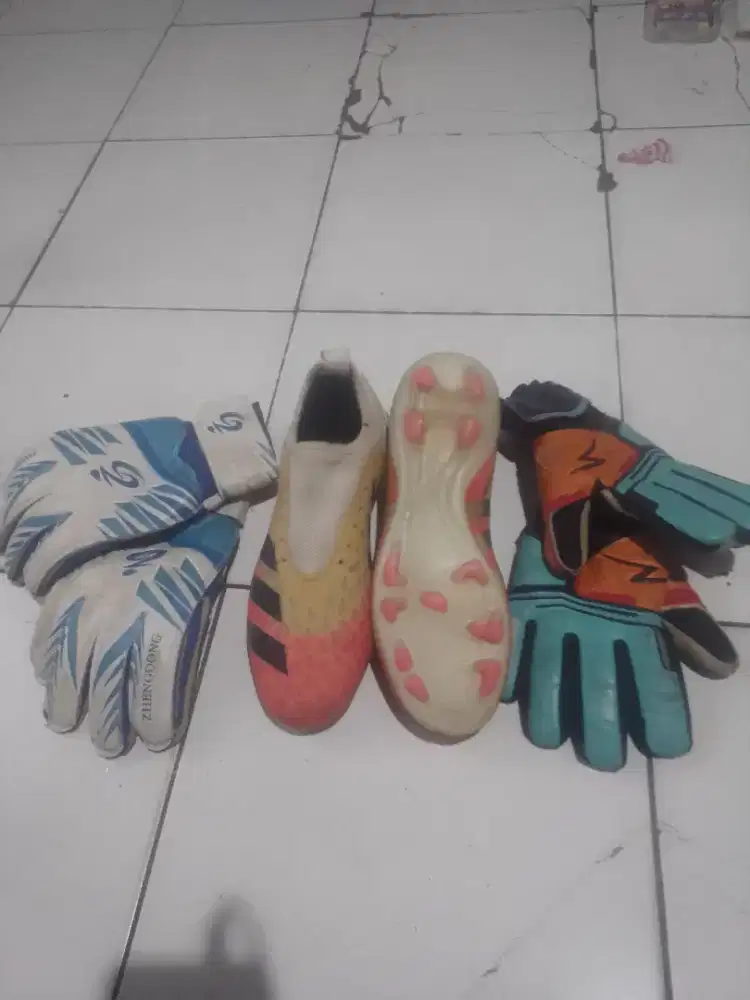Sepatu sepak bola adidas predator bekas masih layak
