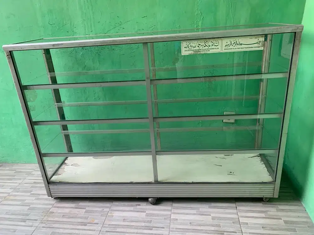 Etalase Bekas Murah