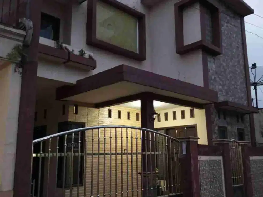 DIJUAL RUMAH MEWAH 2 LANTAI LOKASI KOTA MAGELANG UTARA DEKAT AKPER , RSJ ,UNTID