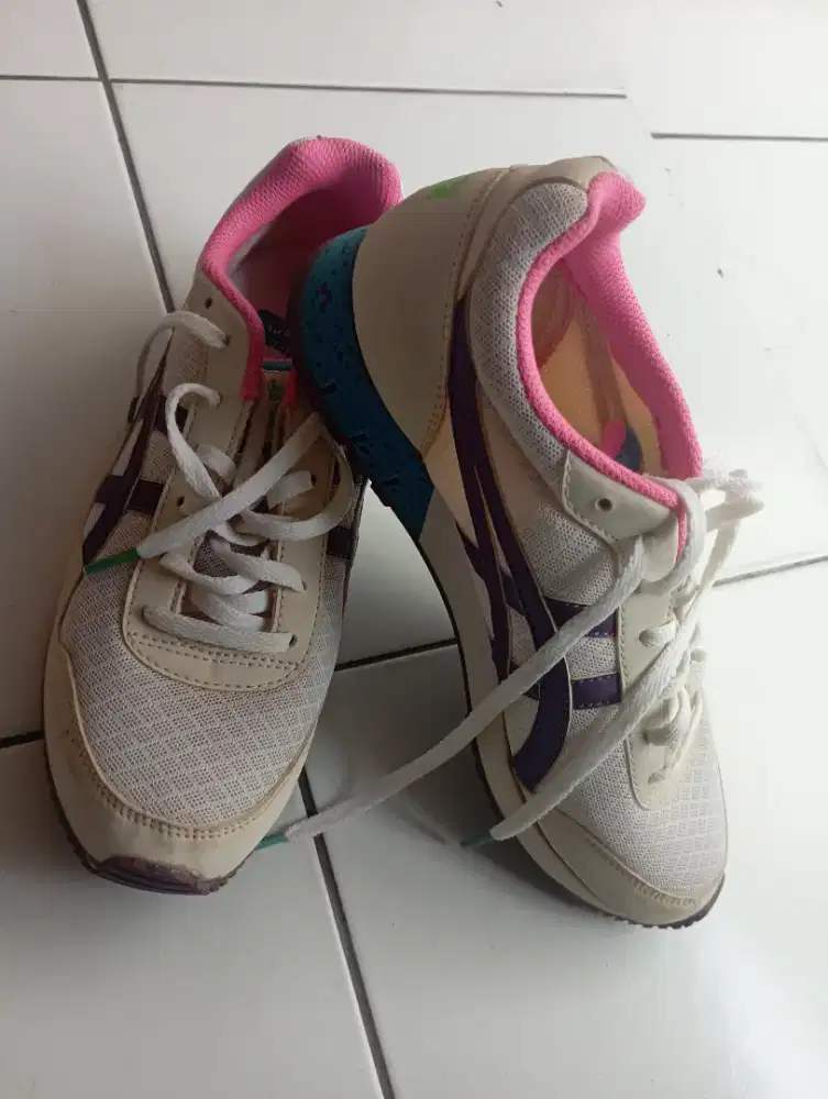Sepatu ori merk onitsuka