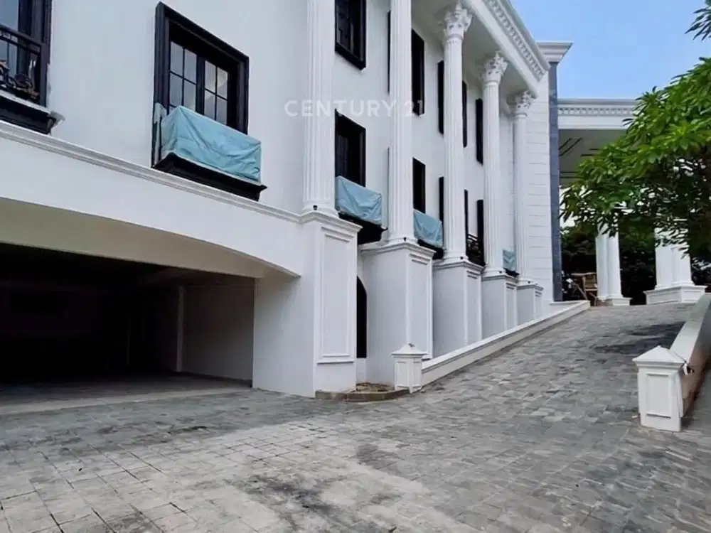 Rumah Hook Classic Luxury Dekat Bukit Golf Pondok Indah