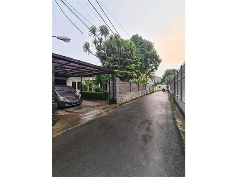 Rumah Jl Pedurenan, Cilandak, Pasar Minggu, ada Kolam renang