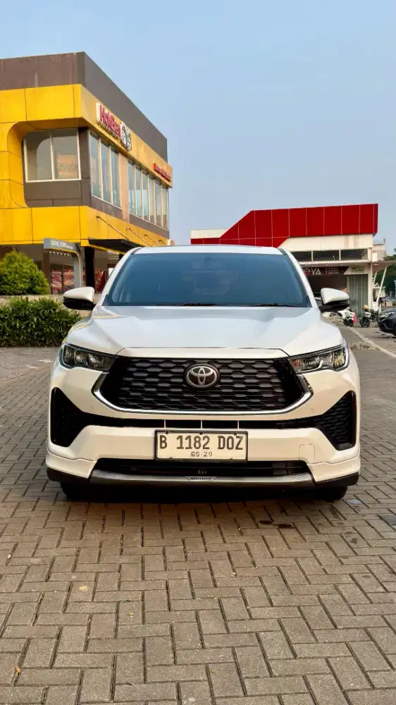 Toyota Inova V hybrid CVT 2024 Putih