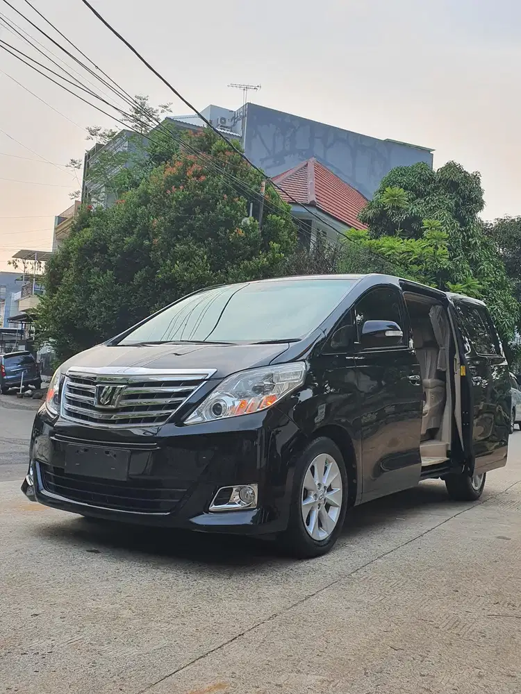 ALPHARD G 2015 Black on Beige /Pilot Seat