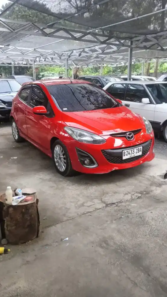 Mazda 2 R matic 2013