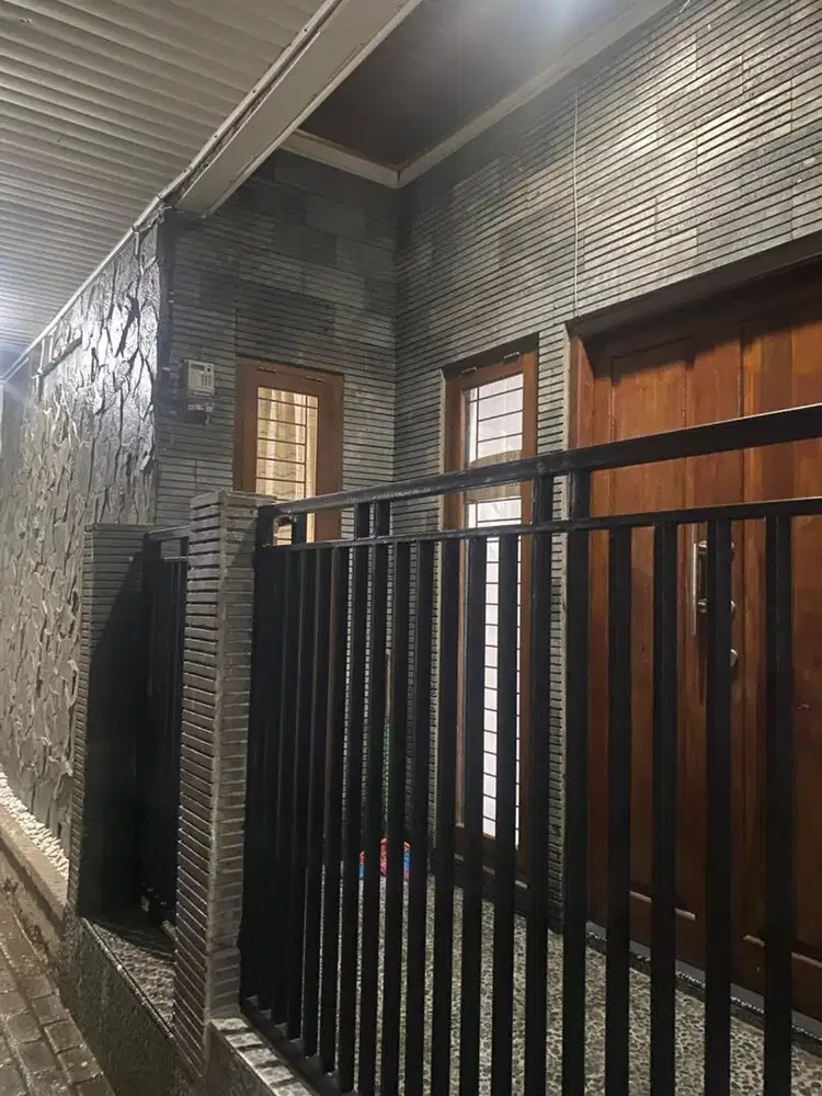 DI KONTRAKAN RUMAH