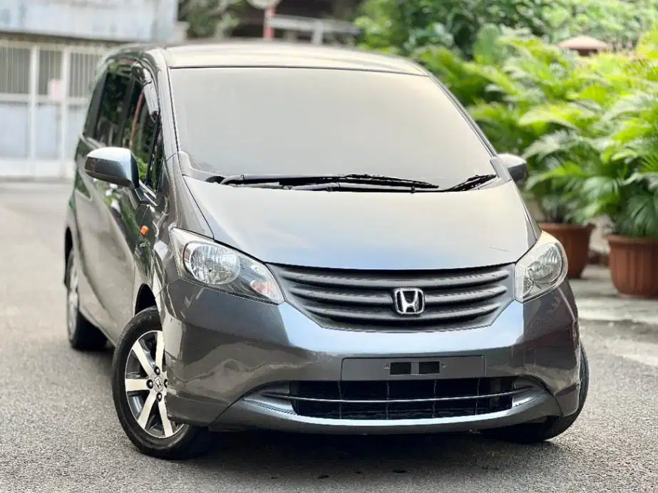 Honda Freed SD 2011 Abu-abu Met STNK 1 Thn No Genap 103 Jt